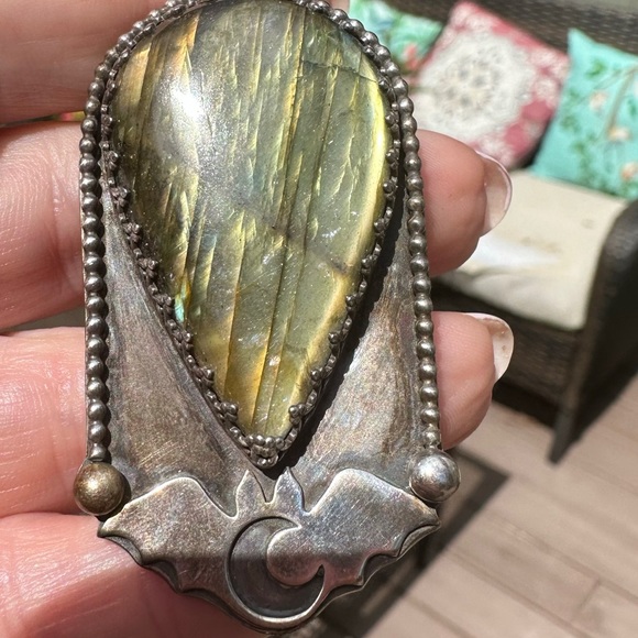 Handmade bat ring with Laborite. Size 5.5 - Picture 8 of 8